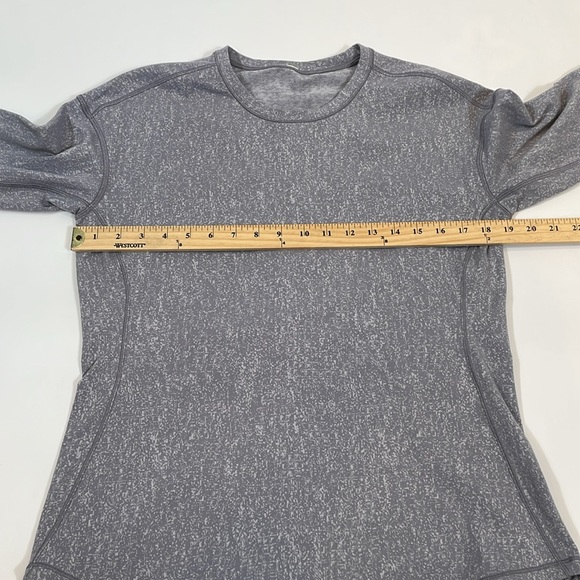 Lululemon Long Sleeve Shirt Top 10 Gray Winter Weight Warmth EUC - Picture 4 of 9